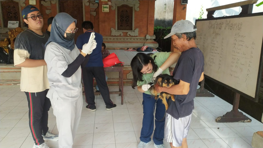 VAKSIN RABIES BANJAR DINAS BANTAS TENGAH KAJA
